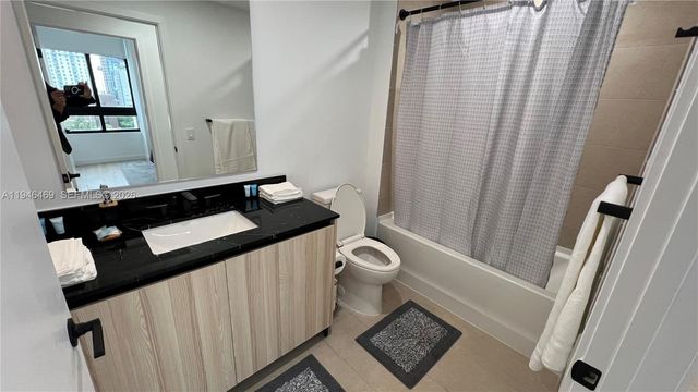 225 N Miami Ave 905, Miami, FL 33128