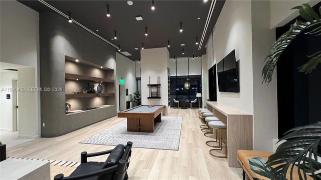 225 N Miami Ave 905, Miami, FL 33128