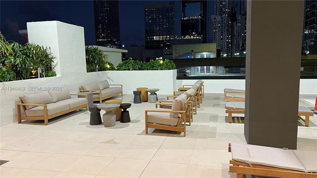 225 N Miami Ave 905, Miami, FL 33128