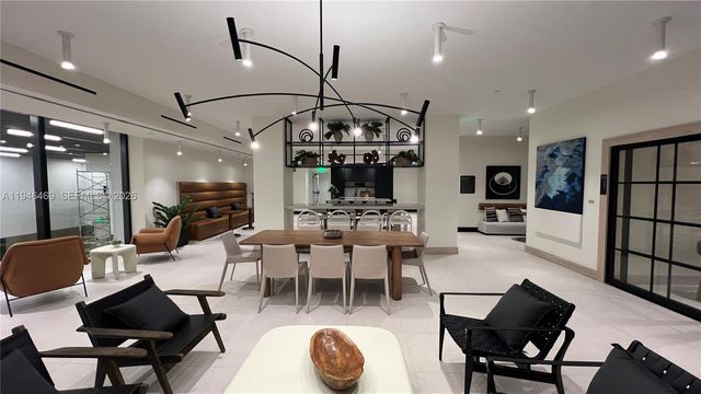 225 N Miami Ave 905, Miami, FL 33128