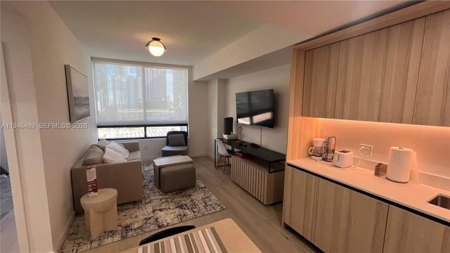 225 N Miami Ave 905, Miami, FL 33128