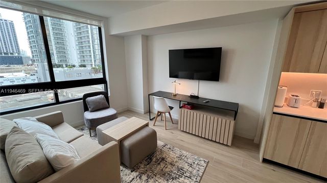 225 N Miami Ave 905, Miami, FL 33128