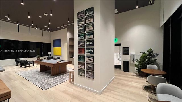 225 N Miami Ave 905, Miami, FL 33128