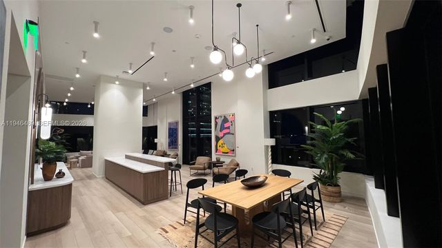 225 N Miami Ave 905, Miami, FL 33128