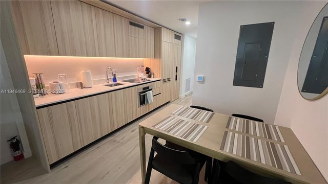 225 N Miami Ave 905, Miami, FL 33128