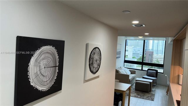 225 N Miami Ave 905, Miami, FL 33128