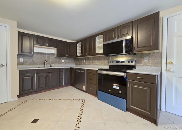 2 Coed Lane, Farmingville, NY 11738