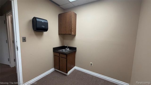 10533 Farmington Road, Livonia, MI 48150