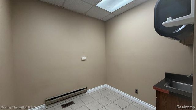 10533 Farmington Road, Livonia, MI 48150