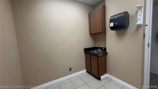 10533 Farmington Road, Livonia, MI 48150