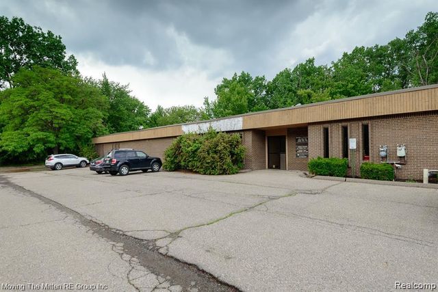 10533 Farmington Road, Livonia, MI 48150