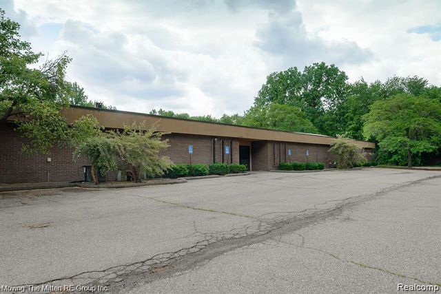 10533 Farmington Road, Livonia, MI 48150