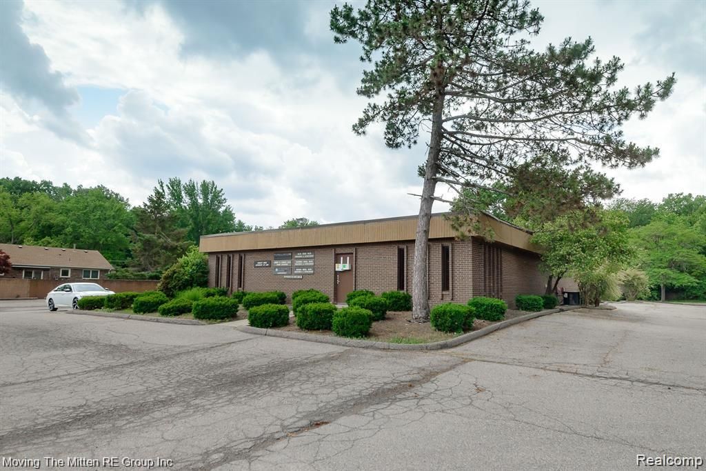 10533 Farmington Road, Livonia, MI 48150