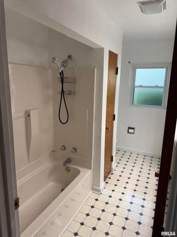 8 NORTHBROOK Drive, Mt Vernon, IL 62864