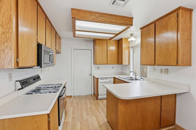 7317 Sunleaf Ln, Sacramento, CA 95828