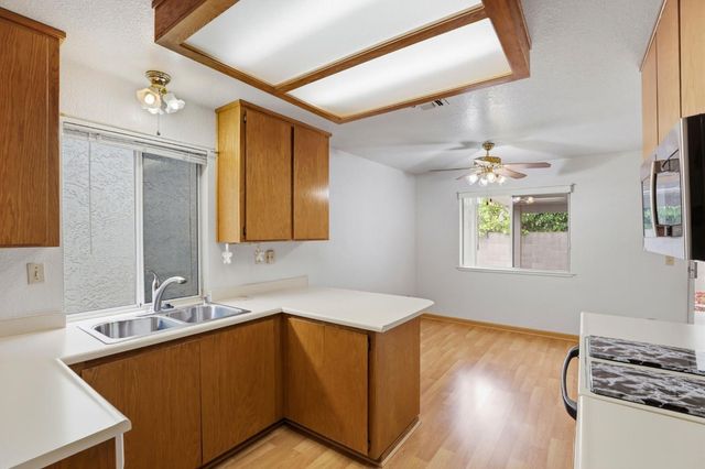 7317 Sunleaf Ln, Sacramento, CA 95828