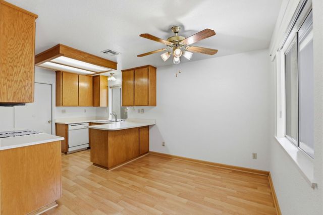 7317 Sunleaf Ln, Sacramento, CA 95828