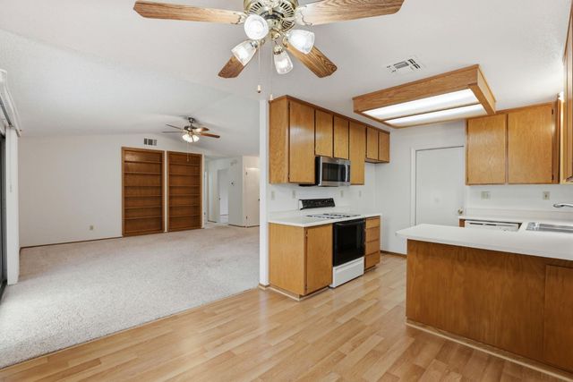 7317 Sunleaf Ln, Sacramento, CA 95828