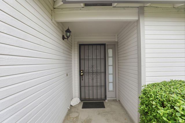 7317 Sunleaf Ln, Sacramento, CA 95828