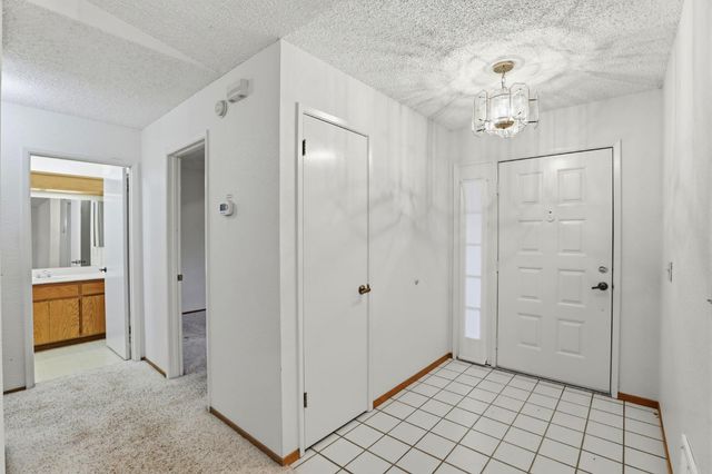 7317 Sunleaf Ln, Sacramento, CA 95828