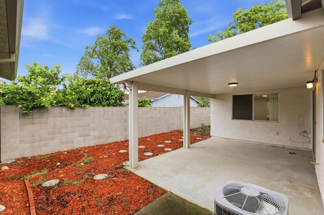 7317 Sunleaf Ln, Sacramento, CA 95828