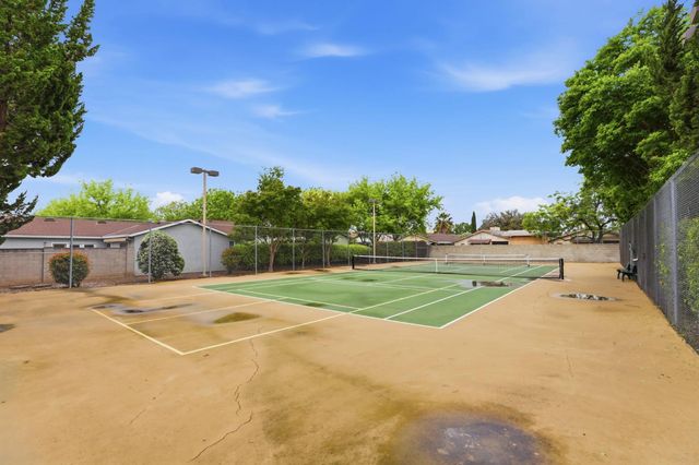 7317 Sunleaf Ln, Sacramento, CA 95828