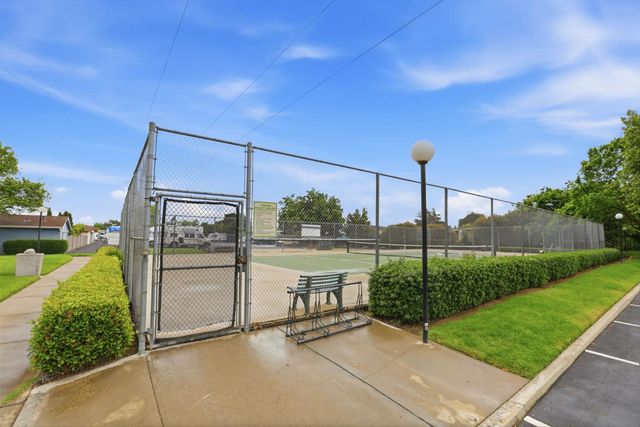 7317 Sunleaf Ln, Sacramento, CA 95828