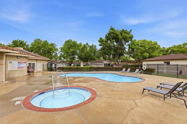 7317 Sunleaf Ln, Sacramento, CA 95828