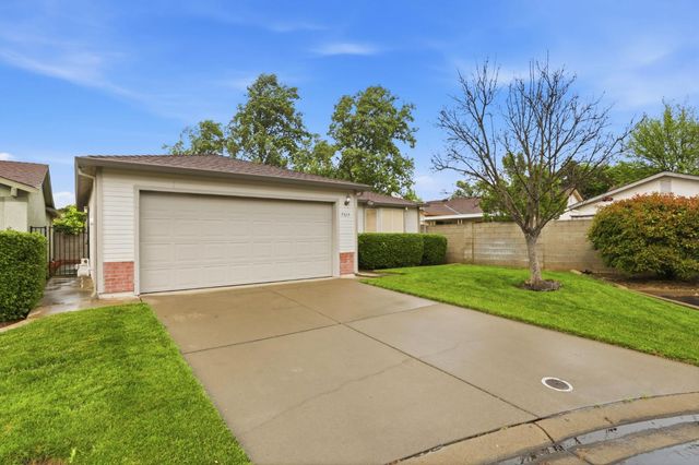 7317 Sunleaf Ln, Sacramento, CA 95828