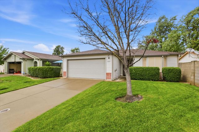 7317 Sunleaf Ln, Sacramento, CA 95828