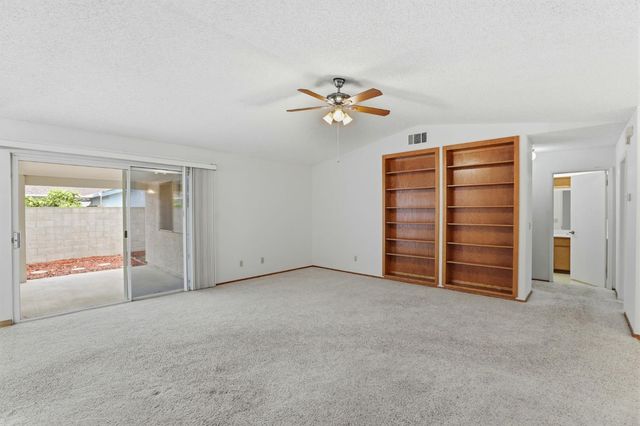 7317 Sunleaf Ln, Sacramento, CA 95828