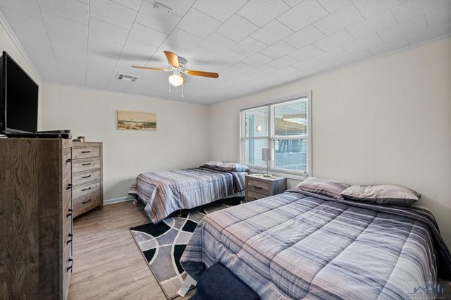 124 Cedar Ln, Grand Isle, LA 70358