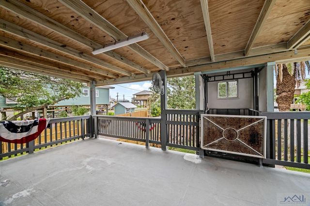 124 Cedar Ln, Grand Isle, LA 70358