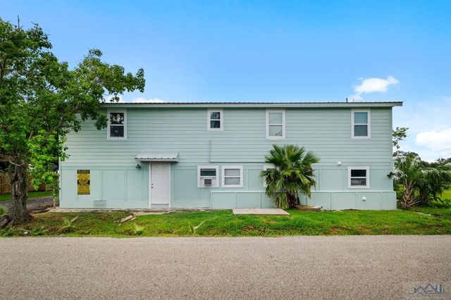 124 Cedar Ln, Grand Isle, LA 70358