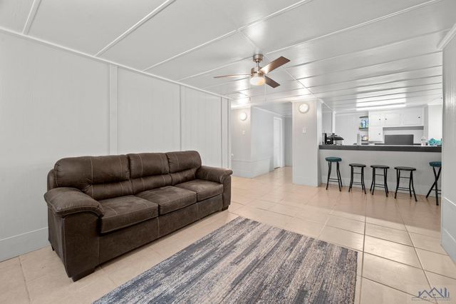 124 Cedar Ln, Grand Isle, LA 70358