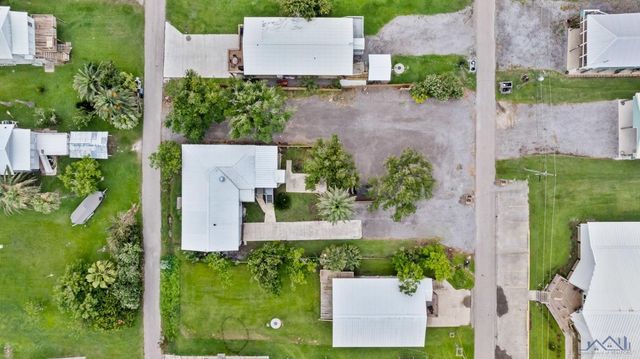 124 Cedar Ln, Grand Isle, LA 70358