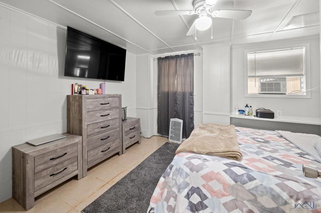 124 Cedar Ln, Grand Isle, LA 70358