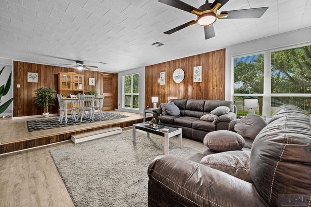 124 Cedar Ln, Grand Isle, LA 70358