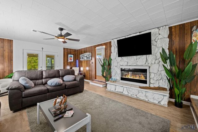 124 Cedar Ln, Grand Isle, LA 70358