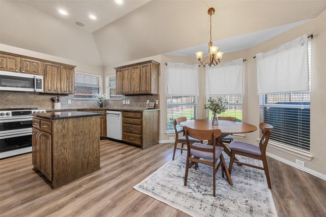 5520 Plata Lane, Benbrook, TX 76126