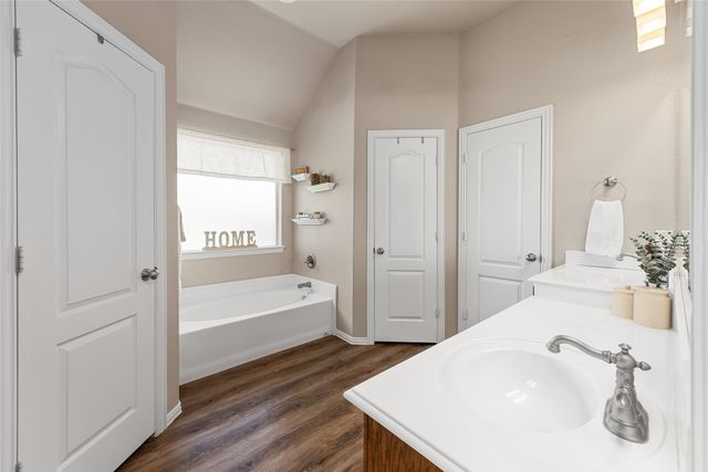 5520 Plata Lane, Benbrook, TX 76126