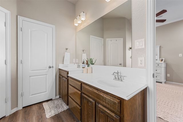 5520 Plata Lane, Benbrook, TX 76126