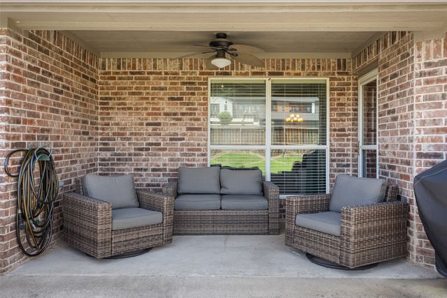 5520 Plata Lane, Benbrook, TX 76126