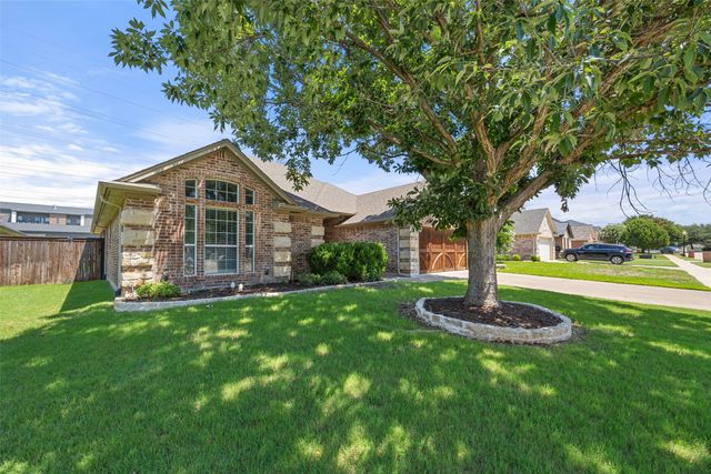 5520 Plata Lane, Benbrook, TX 76126