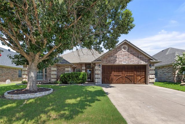 5520 Plata Lane, Benbrook, TX 76126