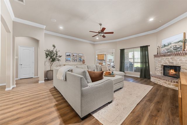 5520 Plata Lane, Benbrook, TX 76126