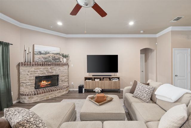 5520 Plata Lane, Benbrook, TX 76126