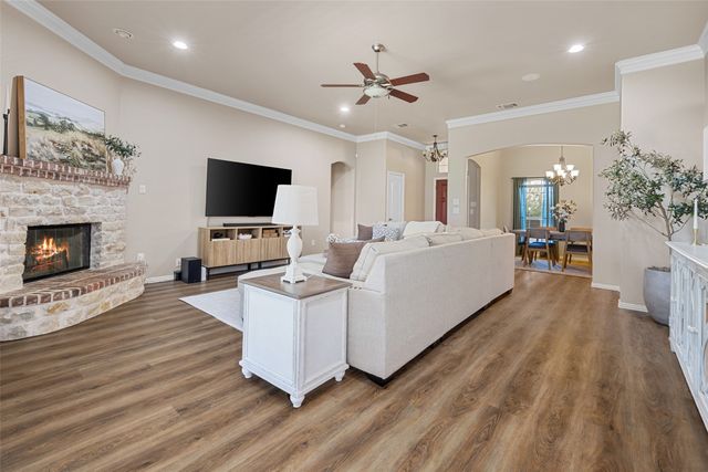 5520 Plata Lane, Benbrook, TX 76126