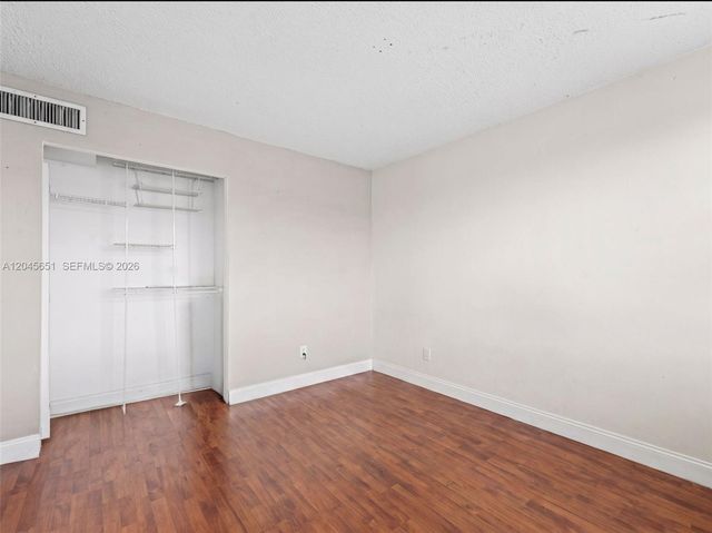 18900 NE 14th Ave D106, Miami, FL 33179