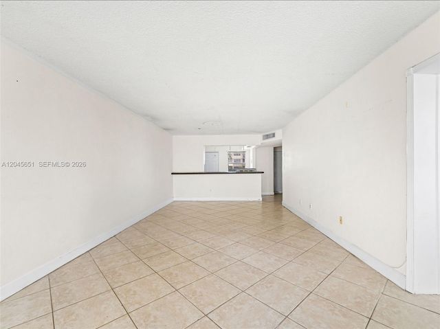 18900 NE 14th Ave D106, Miami, FL 33179
